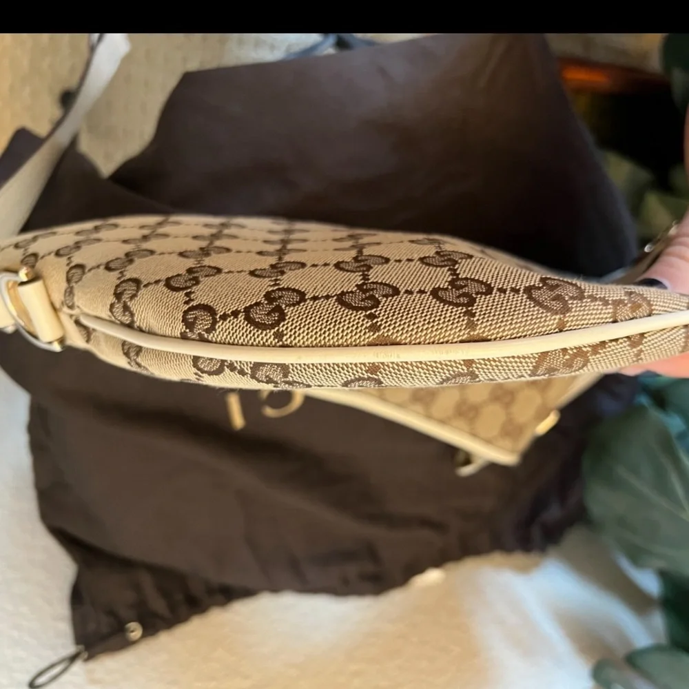 Gucci GG Canvas Bag - Picture 10 of 16